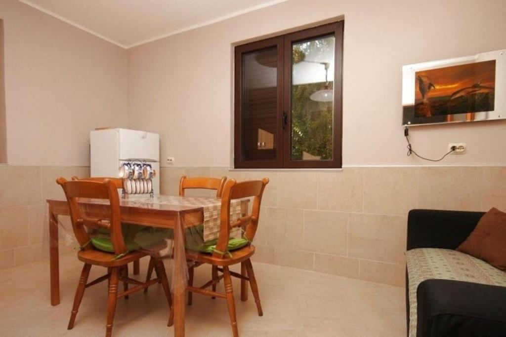 Murin Delfin Apartment Umag Bagian luar foto